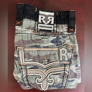 Men’s Rock Revival Classic Camo Cargo Shorts size 34 NWOT